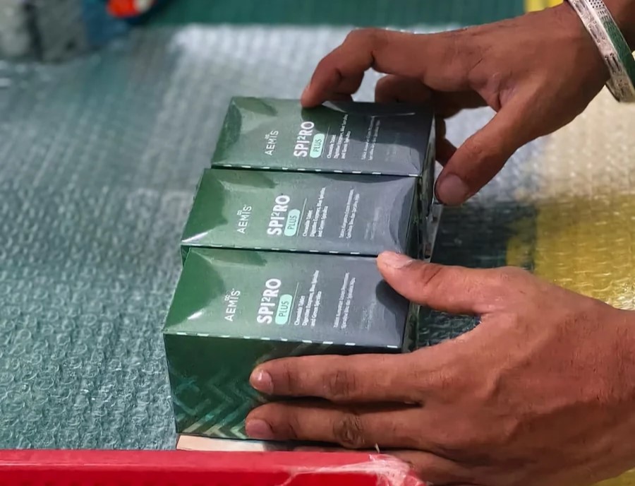 SPI2RO PLUS product packaging being prepared